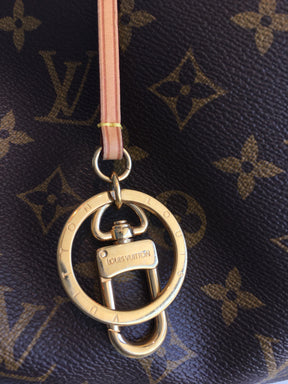 Louis Vuitton Artsy MM Monogram Tote Detail