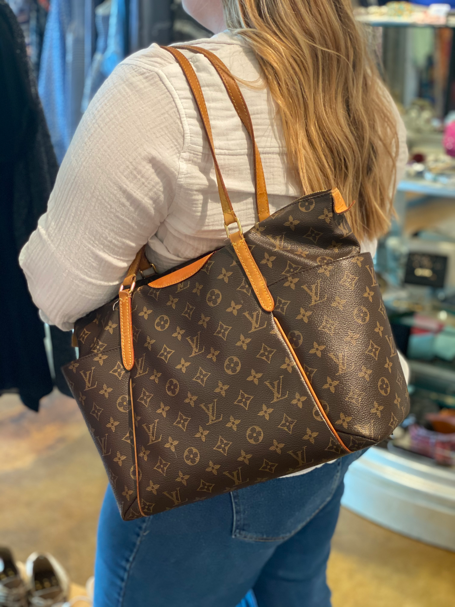 LOUIS VUITTON Totally MM Monogram Canvas Shoulder Bag Brown