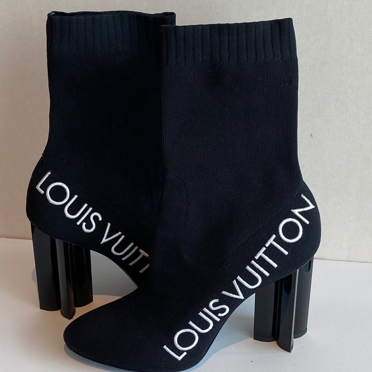 Bottines Louis Vuitton Silhouette en tissu extensible noir Polyester  ref.830775 - Joli Closet