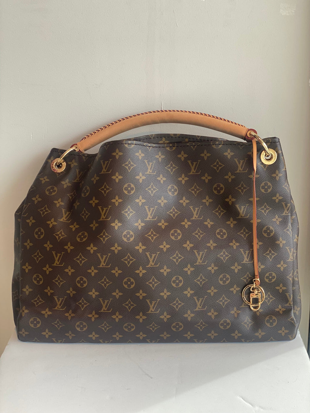 Louis Vuitton Artsy MM Monogram Bag - dress. Raleigh