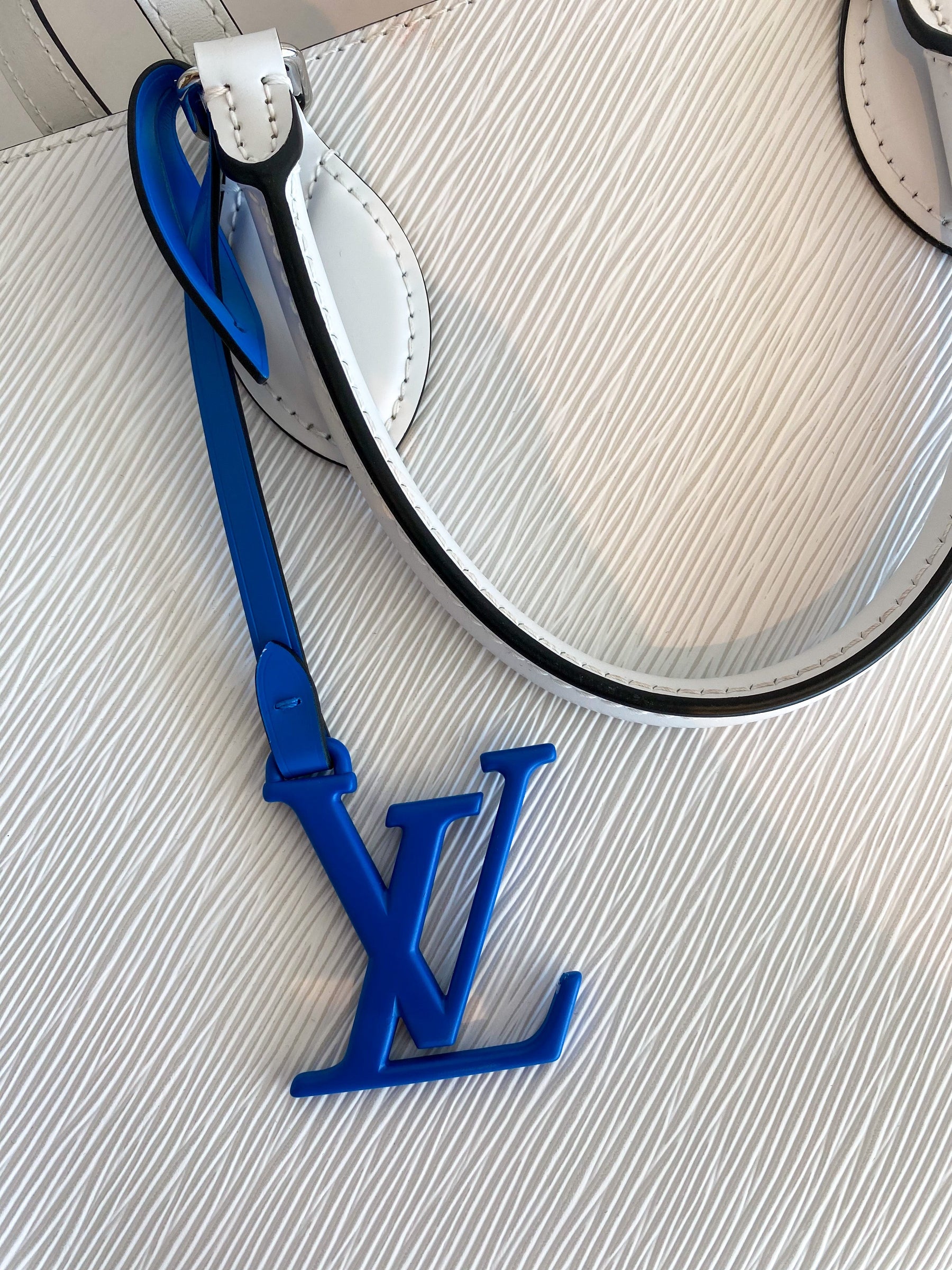 Louis Vuitton Onthego MM Epi Leather White Tote Bag Blue LV Monogram Charm