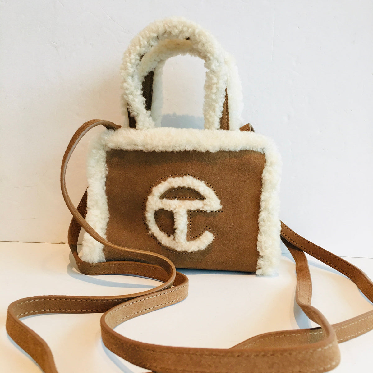 UGG x TELFAR Small Shopper テルファー UGG® 公式【 UGG X TELFAR スモール ショッパー|UGG X Telfar