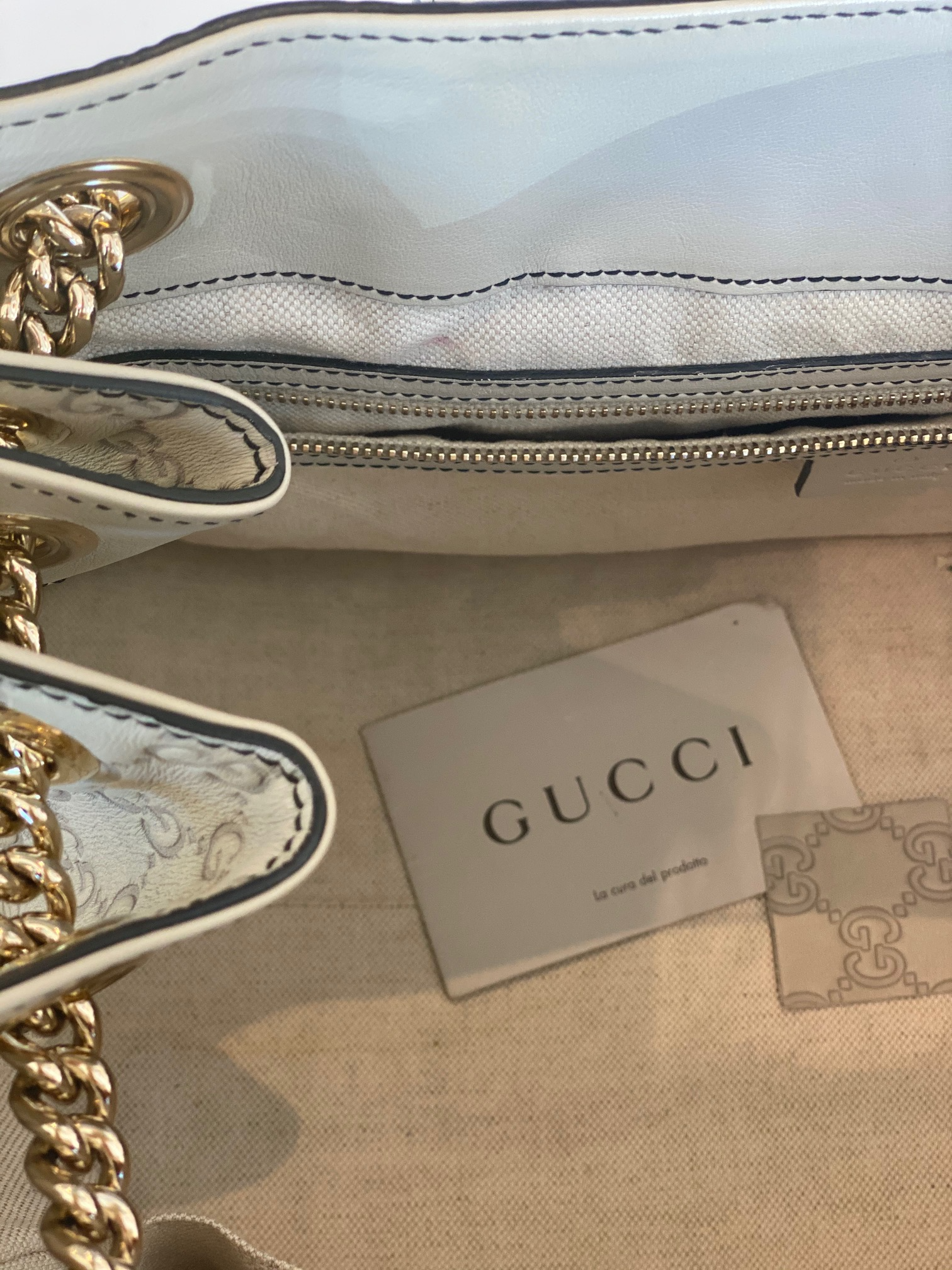 pocket of gucci emily gold chain detail