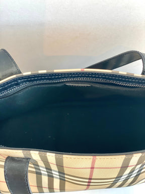 inside pocket of burberry shoulder bag
