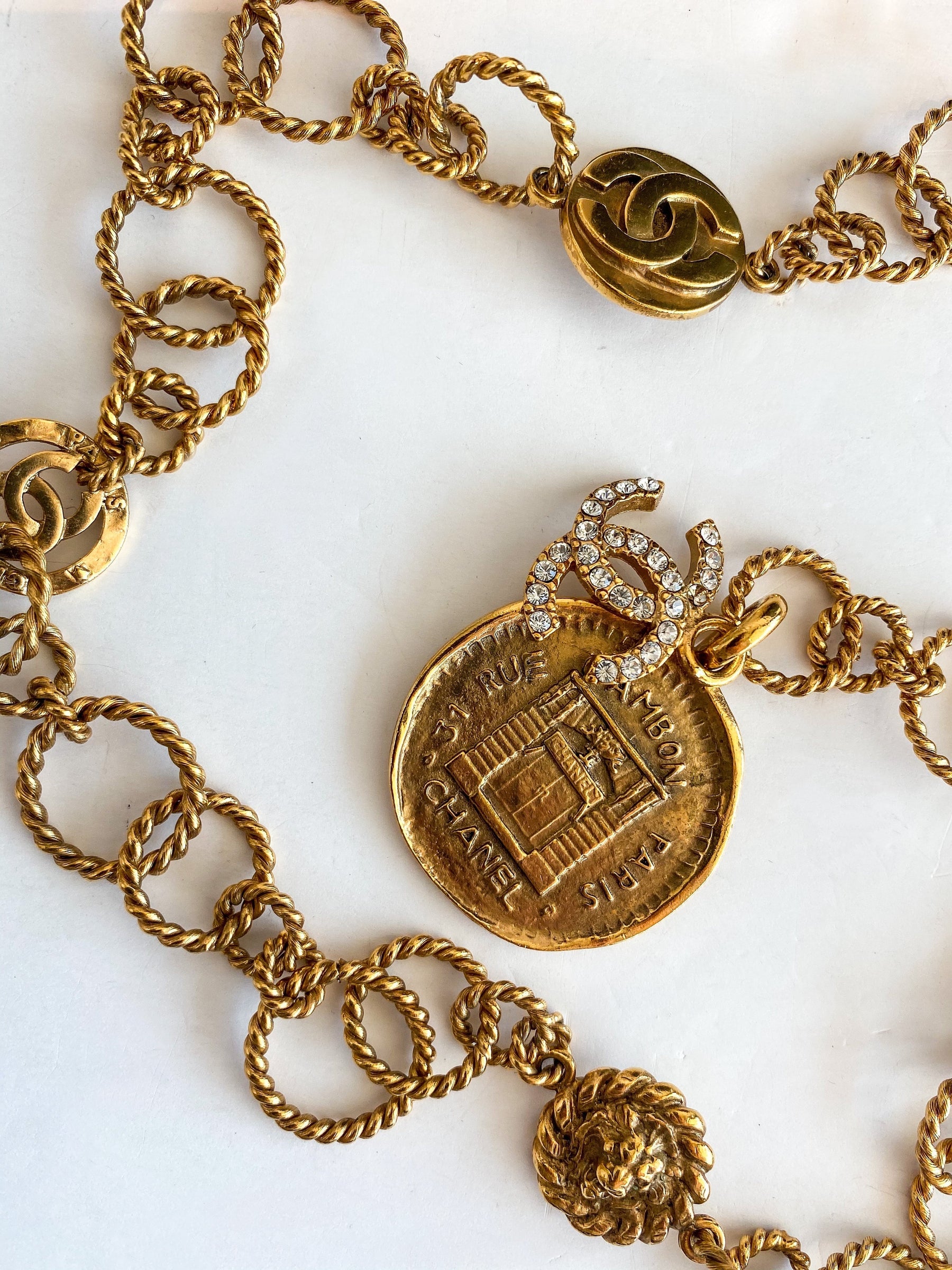 Chanel Chain Belt Gold details